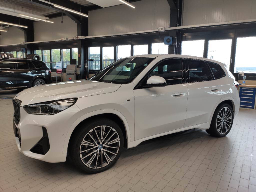 BMW iX1 xDrive30 M Sport AKK+PANO+ACC+HUD+MEM