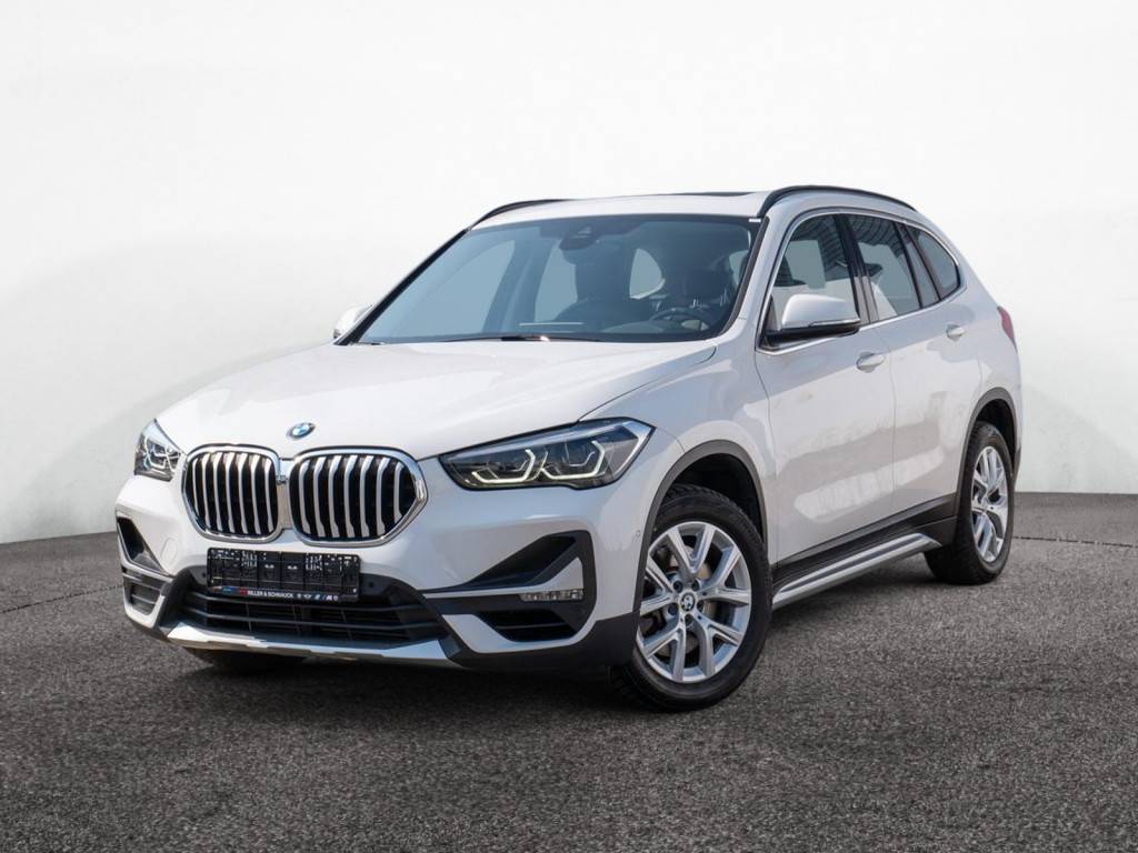 BMW X1 sDrive 20i X-Line PANO+AHK+HUD+LEDER