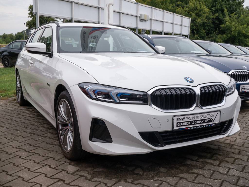 BMW 330e Touring xDrive KAMERA MEMORY NAVI HUD LED